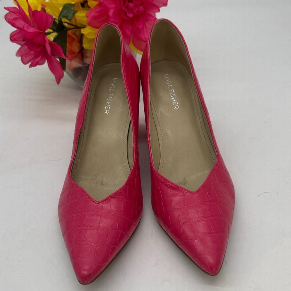 Marc Fisher Bright Pink Pointed Toe Block Heel Pumps Size 8.5 MCH9488A - Picture 2 of 8